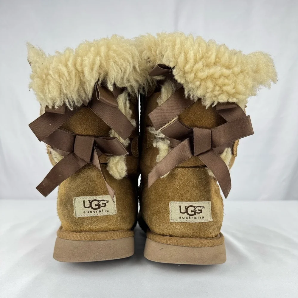 UGG Australia Bailey Bow in Chestnut